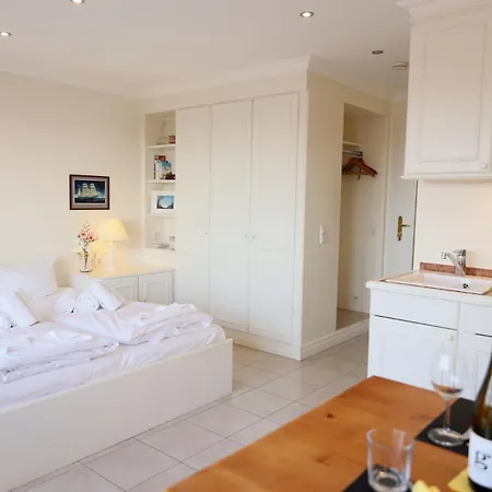 Wohnen Sie Im Herzen Westerlands, In Einer Komplett Neu Renovierten 1-zimmer