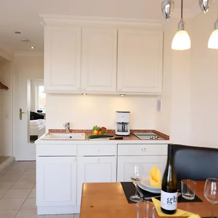 Wohnen Sie Im Herzen Westerlands, In Einer Komplett Neu Renovierten 1-zimmer